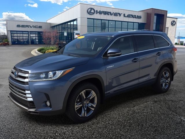 2018 Toyota Highlander Hybrid Limited Platinum in Shoreline Blue Pearl — front three-quarter view